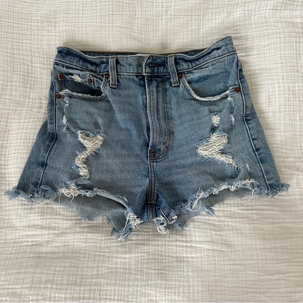 Abercrombie High Rise Mom short 25